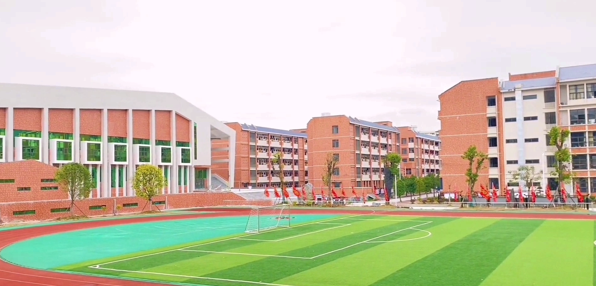  p data-id="gnbwd4iu1p">环江毛南族自治县高级中学(简称:环江高中)