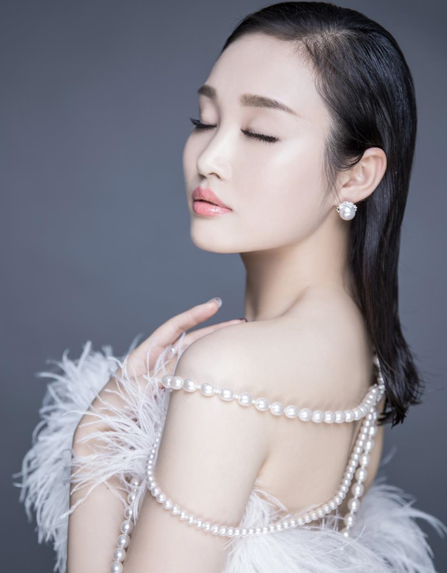 ">王雪纯,1996年出生于河南新乡,毕业于北京电影学院,中国内地女演员