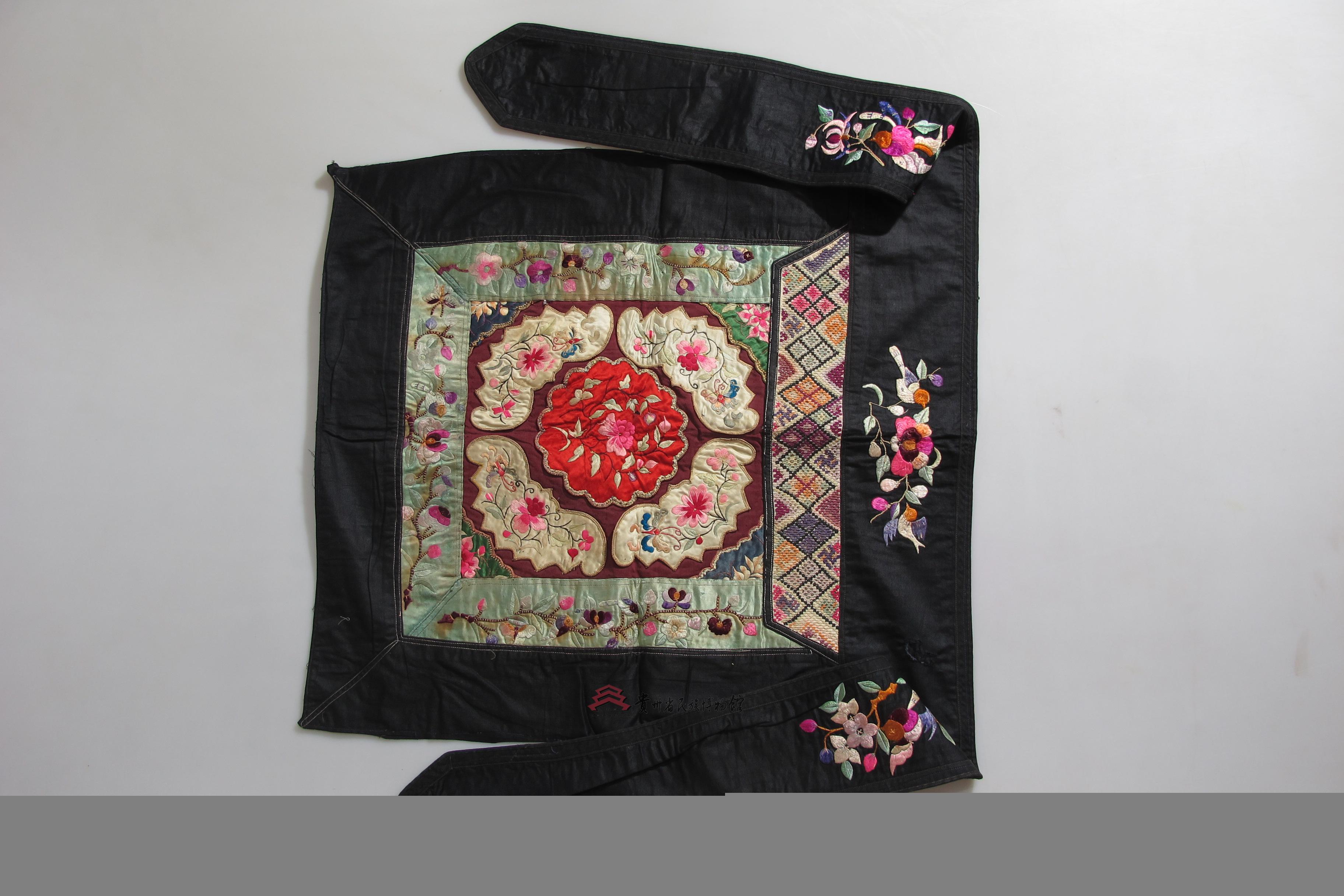 民国云南苗族平绣破线绣花鸟纹背带