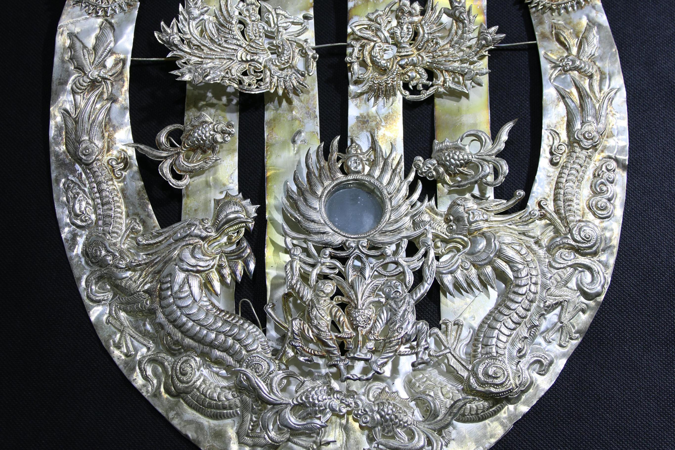 当代施洞苗族龙银角