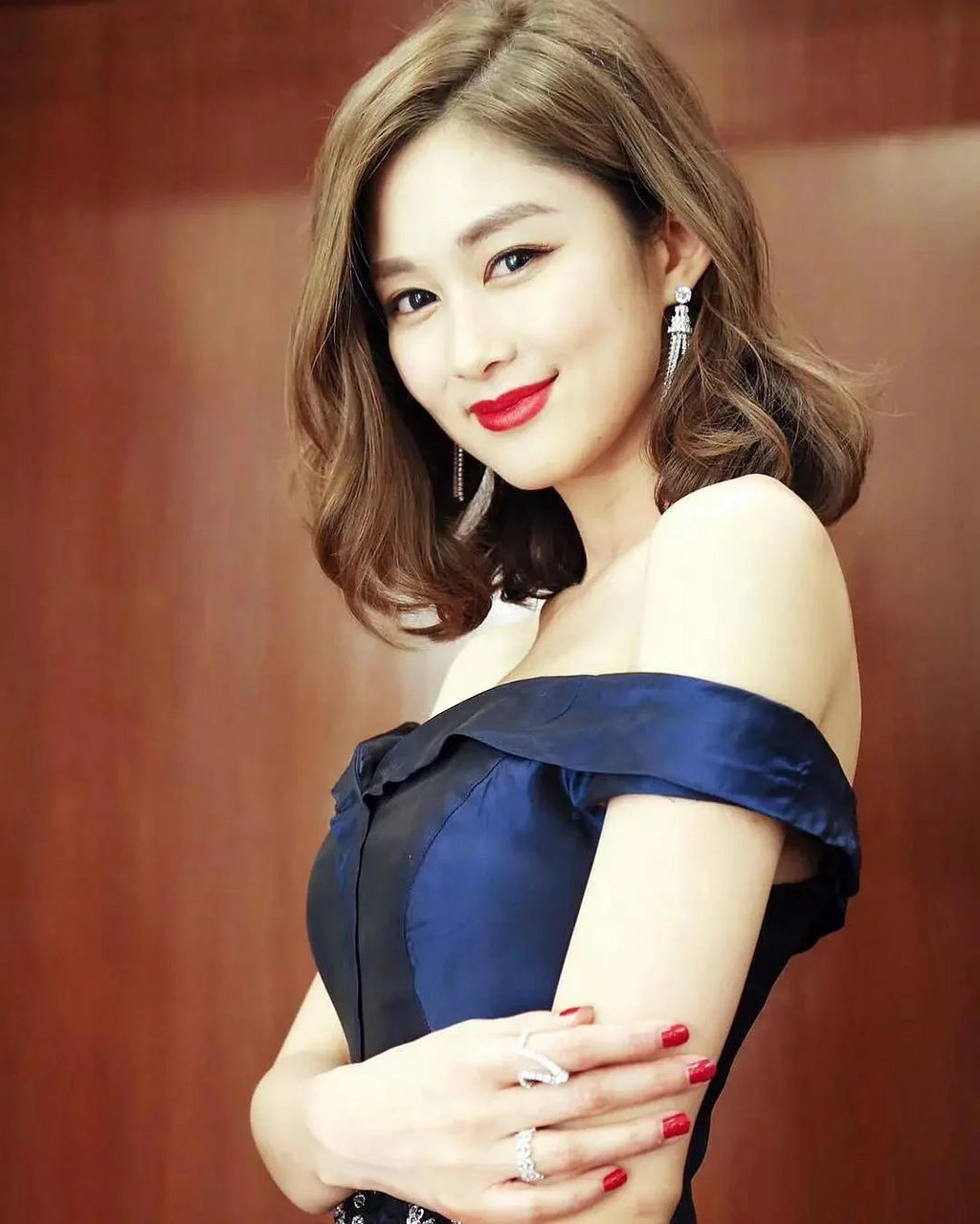  p>岑丽香,1984年11月17日生于加拿大温哥华,籍贯广东广州,中国香港女