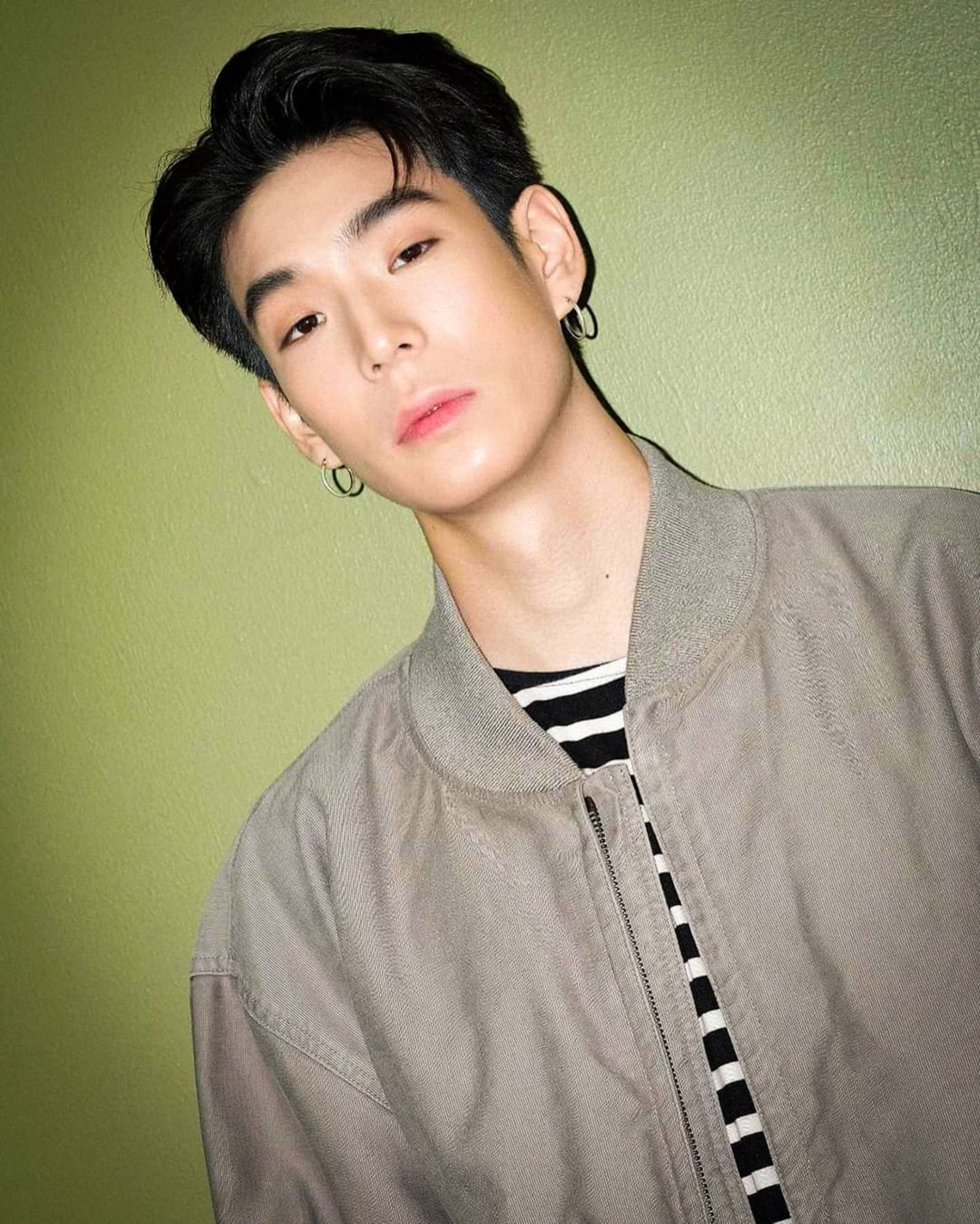 1996年8月15日出生于泰国清迈,泰国男演员,歌手,模特