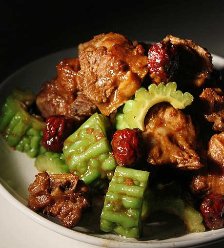 味噌番茄酱骨头焖苦瓜