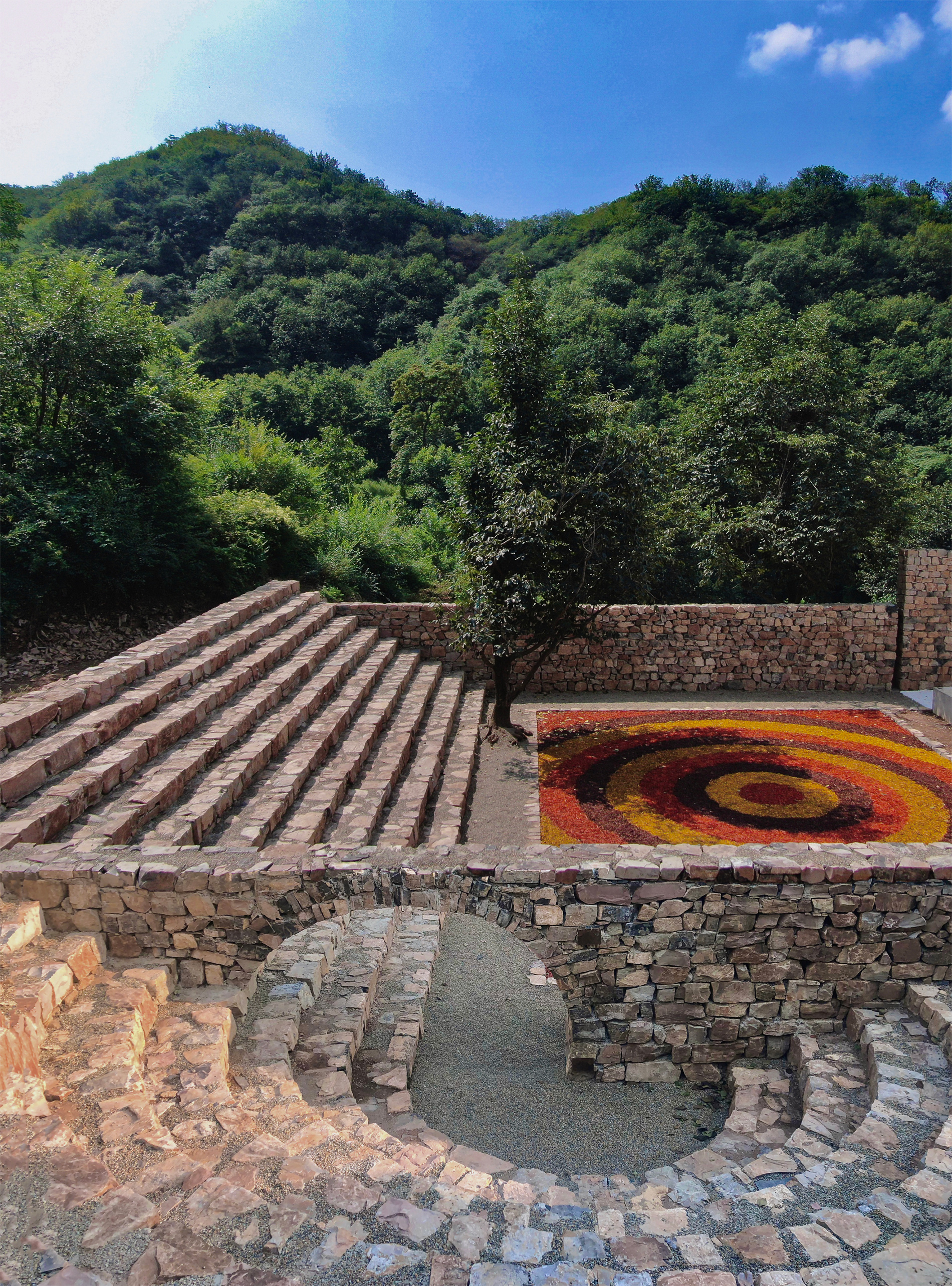  p>多慢  桃花坞项目位于北京市平谷区梯子峪村,梯子峪村隶属于北京市