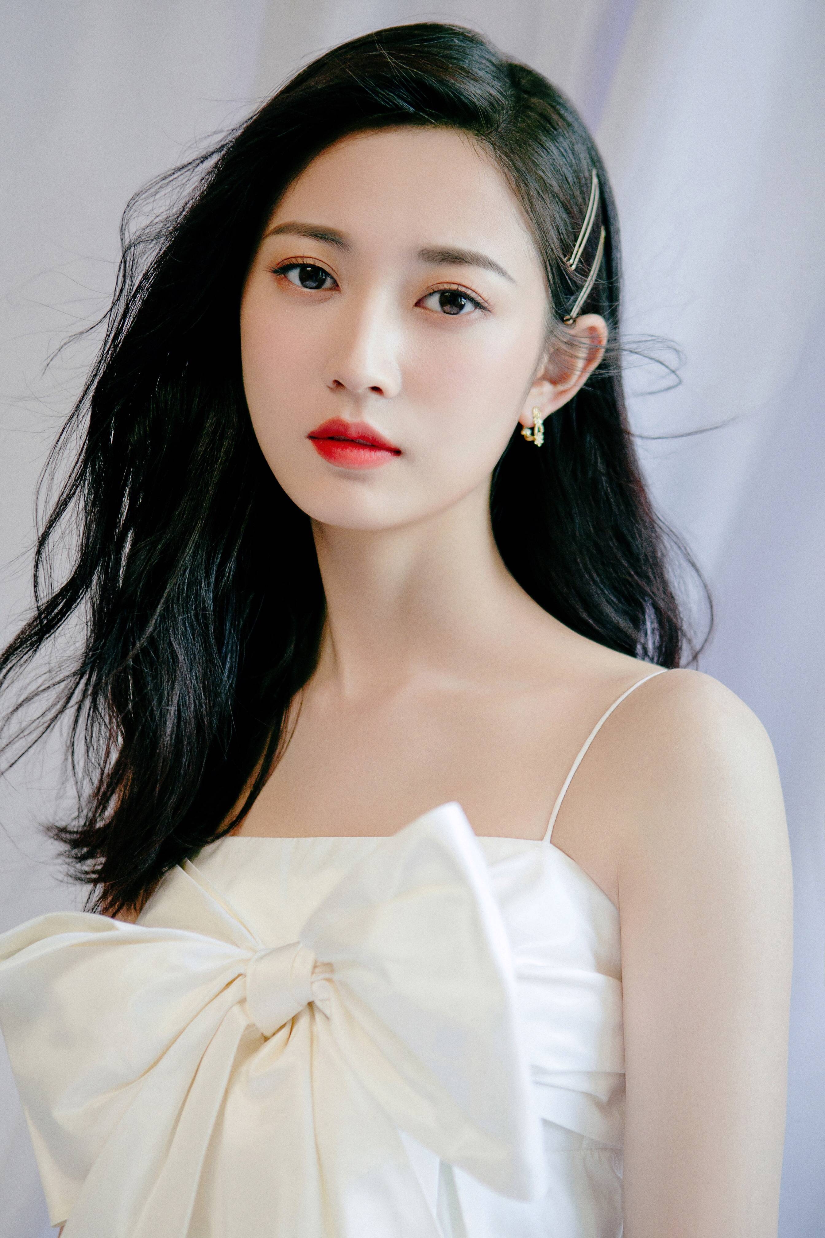  p>陈钰琪,1992年7月29日出生于四川省成都市,中国内地影视女演员