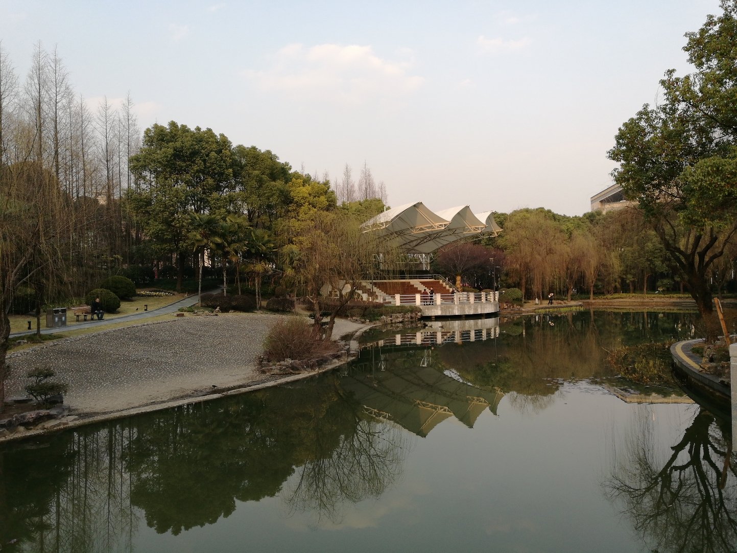  p> a href="#">上海莘城 /a>中央公园历时近一年的建设于一九九九年