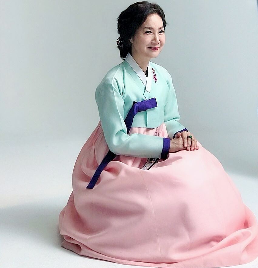  p>梁美京,1961年7月25日生于韩国济州岛,韩国电影电视演员,主持人