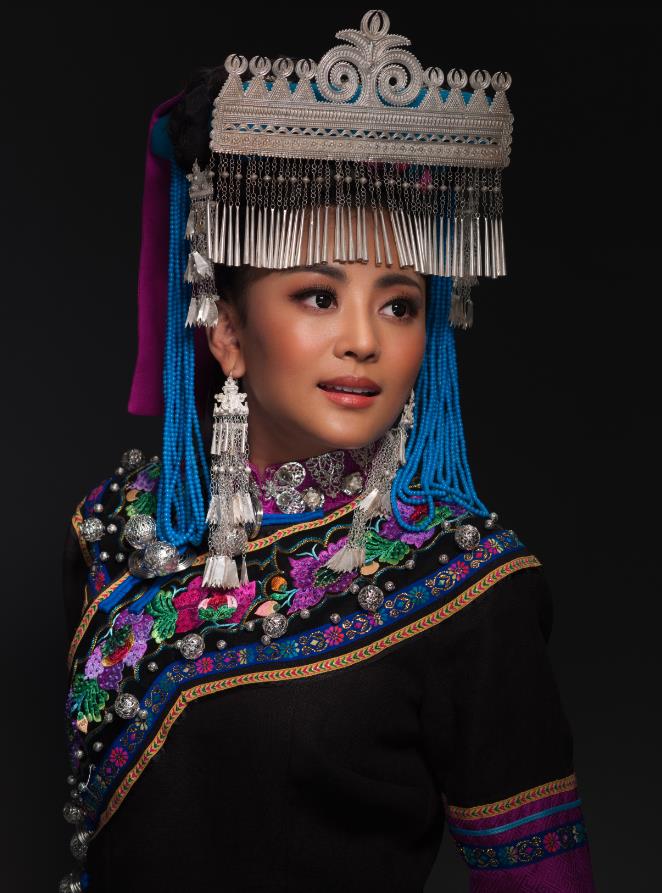  p>阿鲁阿卓,彝族,生于贵州 a target="_blank" href="/item/毕节