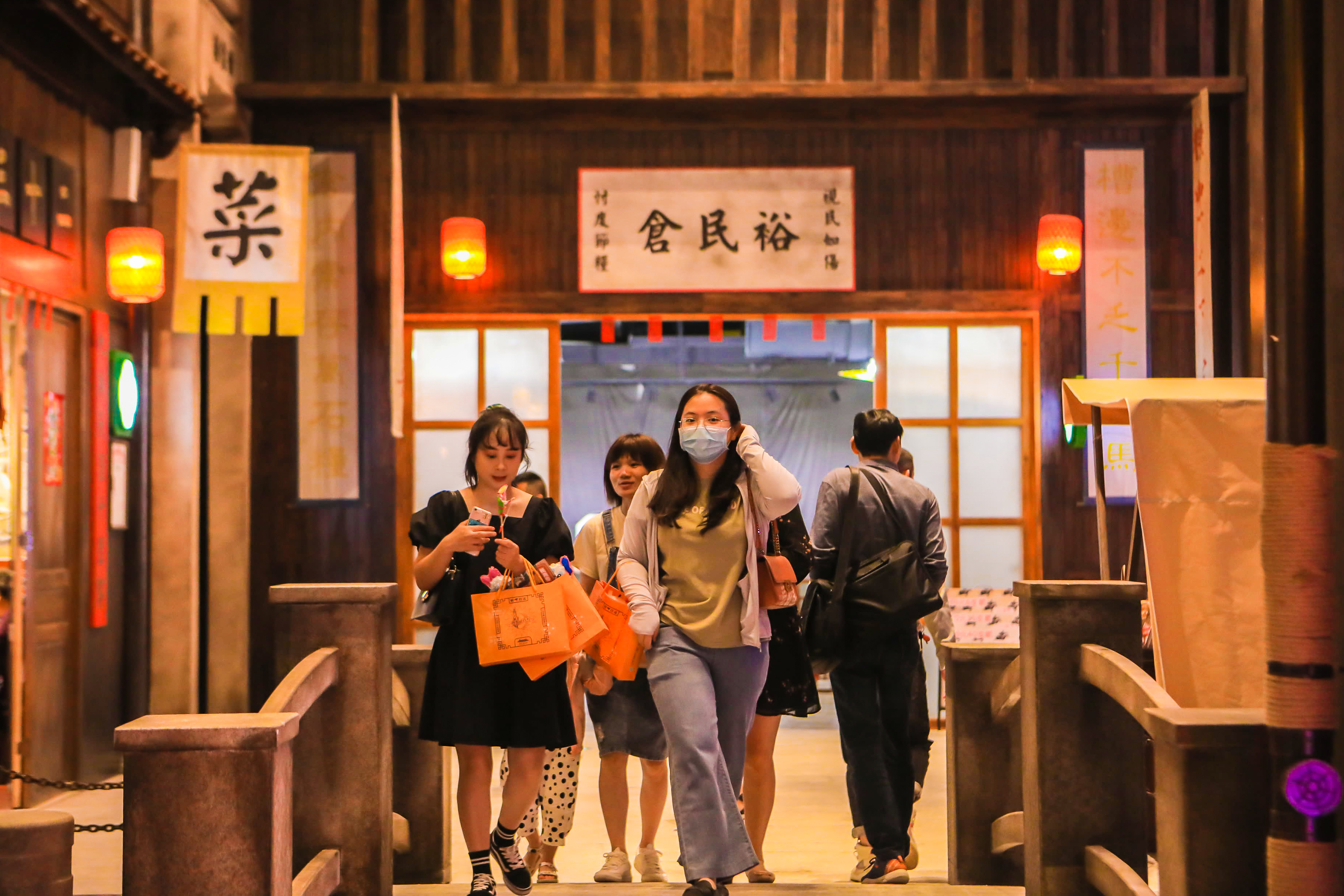 z2yb">刺桐时代村(zayton times village)是位于泉州市鲤城区内的景点