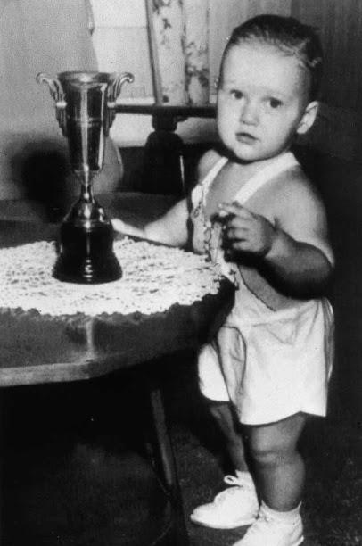 通常被称作比尔·克林顿(bill clinton),1946年8月19日出生于美国