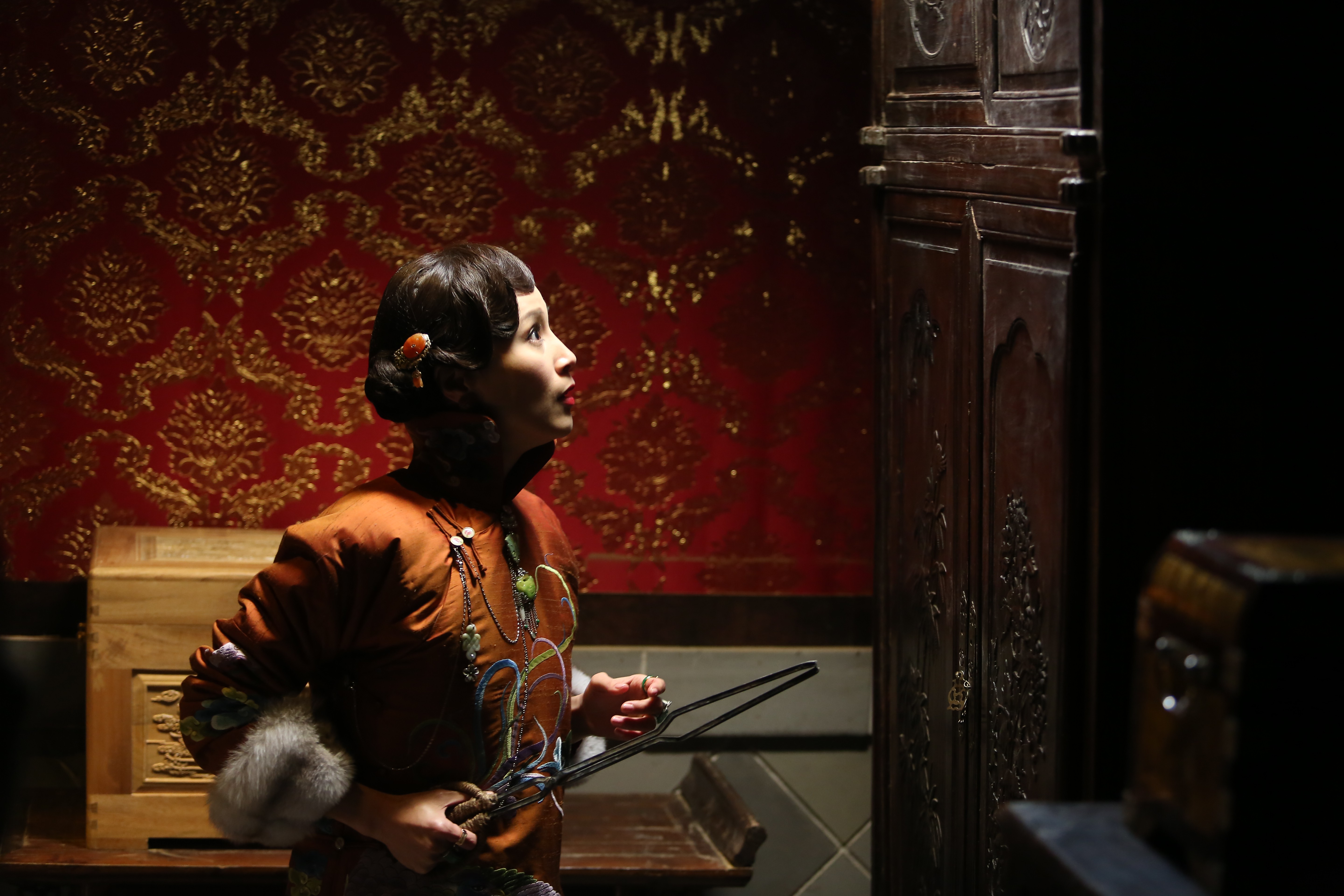 于浙江省金华市浦江县,毕业于浙江省艺术学院越剧表演班,中国女演员