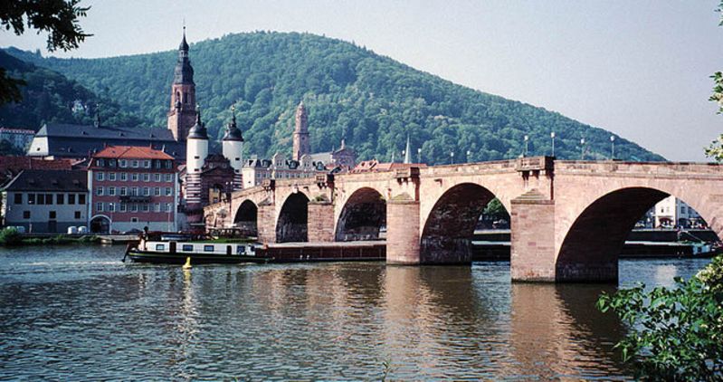 铁欧德桥(karl-theodor-brucke),位于德国海德堡.