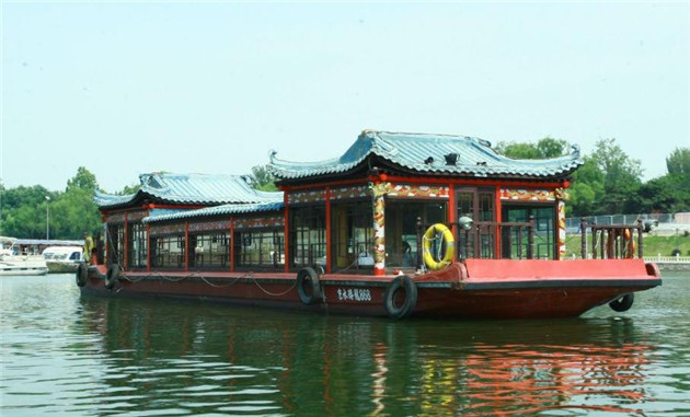  p>皇家御河游船码头位于北京市西城区. /p> p>御河游全程约9.