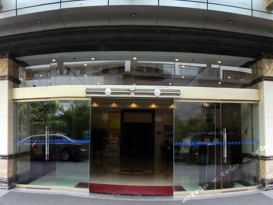  p>贵州峰润喀斯特酒店(贵阳)开业于2009年12月18日,楼高25层,客房