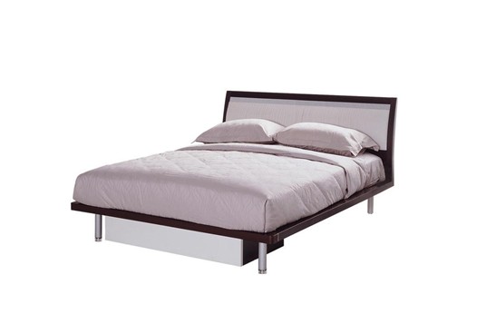  p>红苹果家具公司1981年成立于香港,1987年在深圳设立生产基地,1993