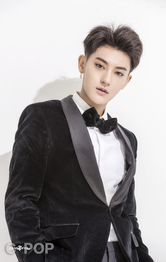  p>黄子韬,1993年5月2日出生于山东省 a target="_blank" href="/item