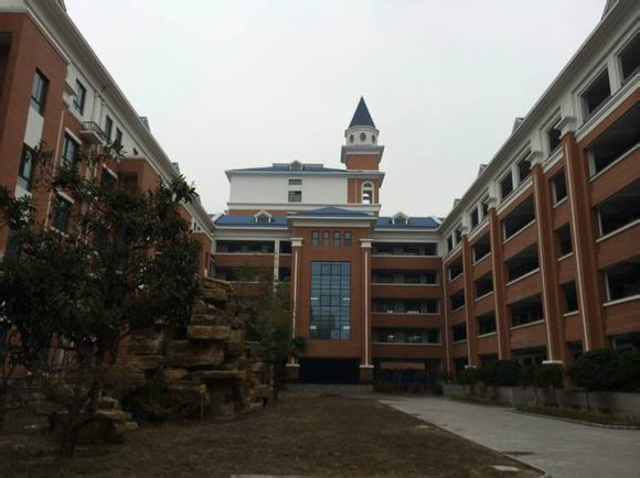 2 high school),简称"省姜堰二中",位于 a href="#" data-lemmaid="