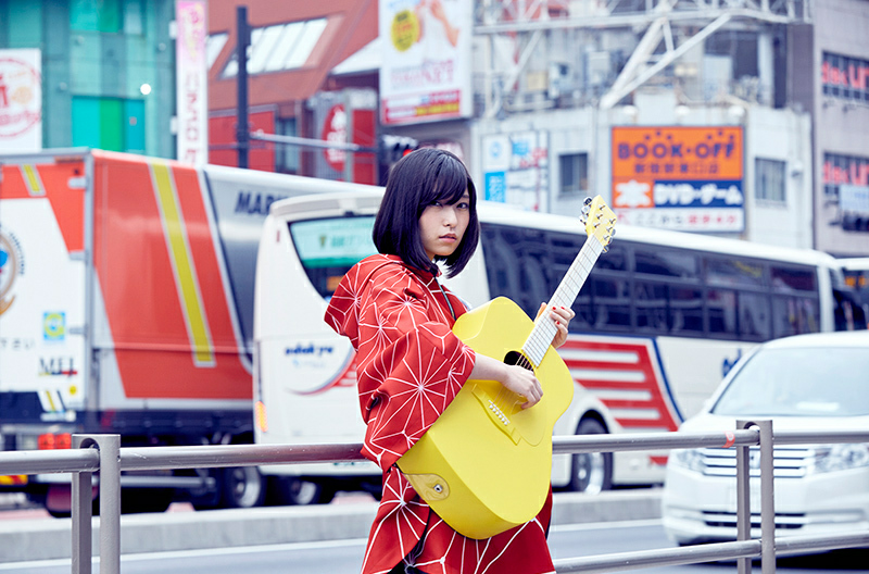 歌手,代表作品有《月与花束》,《新月》,《巧克力》,《人间椅子》