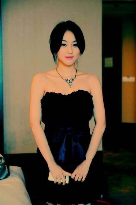 >李佳桐,原名李姝,1980年10月23日出生于浙江省湖州市,中国大陆女演员