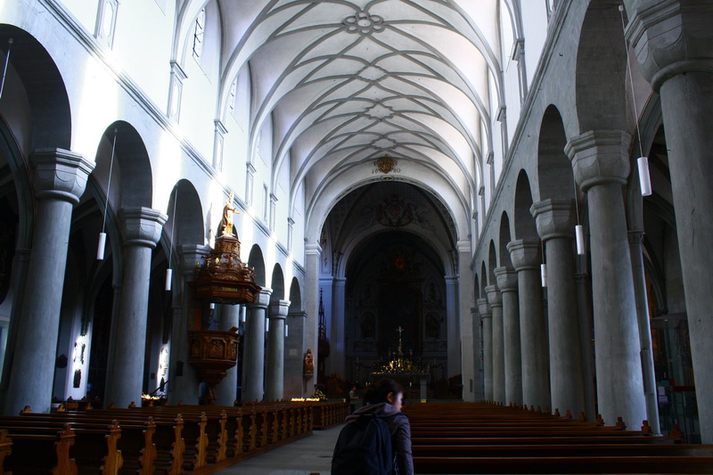  p>加洛林王朝时期出现,11—12世纪流行于西欧,北欧及部分东欧地区的