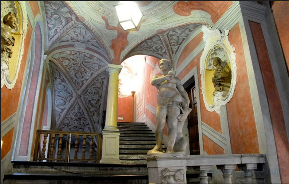  p data-id="gn2kl155dz">拉斯卡伊宫(palais lascaris)坐落于尼斯