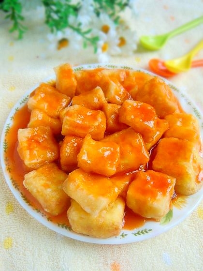  p>西红柿鸡蛋豆腐是一个菜品,制作原料主要有西红柿,鸡蛋,豆腐等.