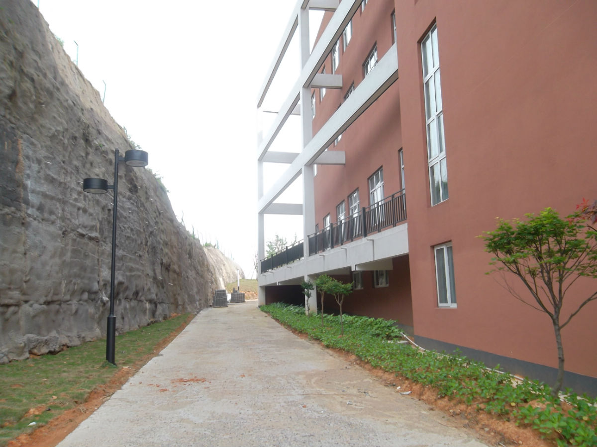  p>金华市第六中学,简称金华六中,创办于1974年,是市教育局直属的省