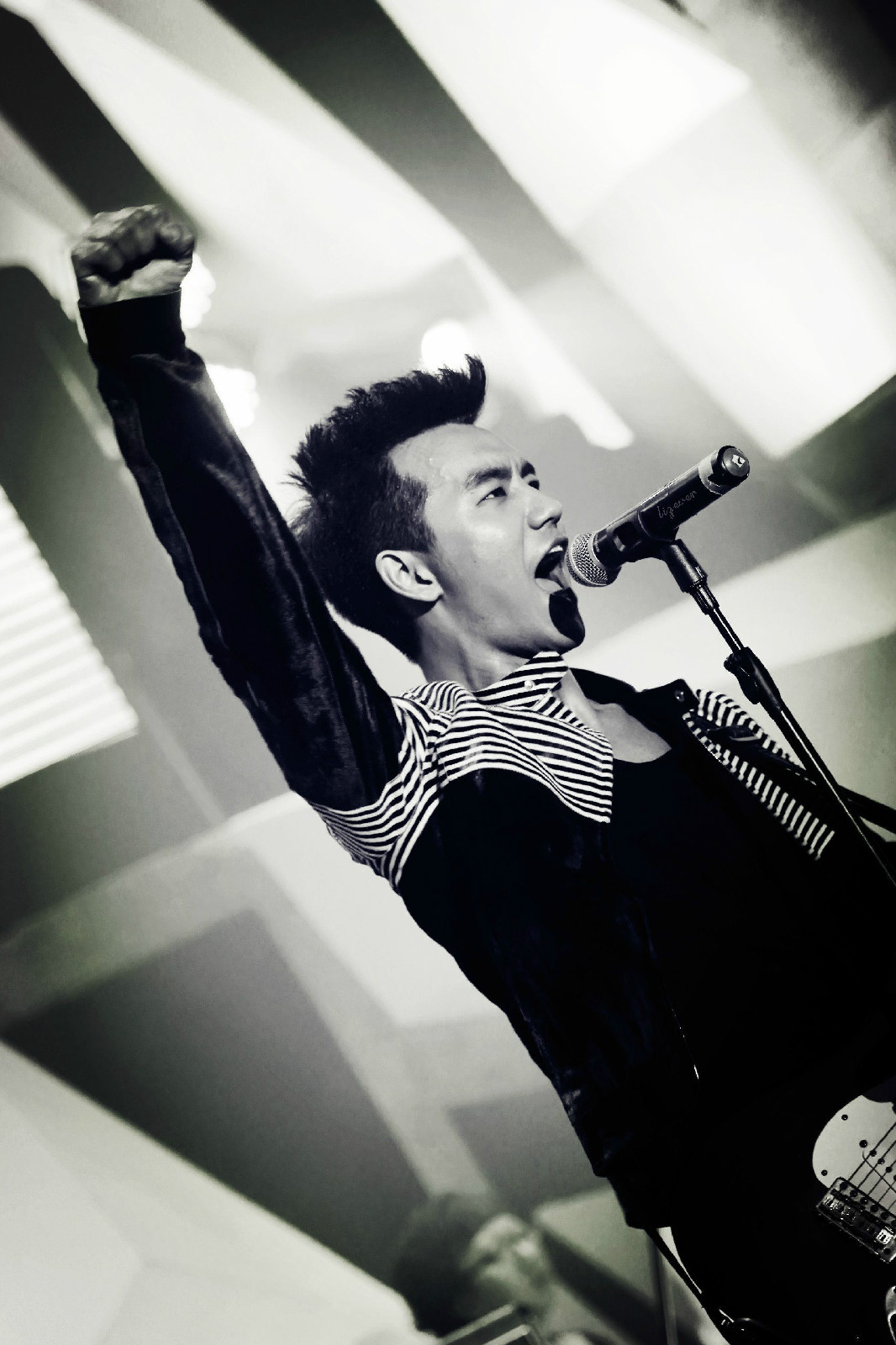 (tan),1993年1月10日出生于天津市,中国内地男歌手,魔力炭乐队主唱