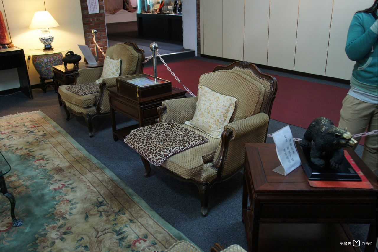  p>邓丽君纪念馆位于高雄市河西一路台铁田町仓库,分前后两栋.