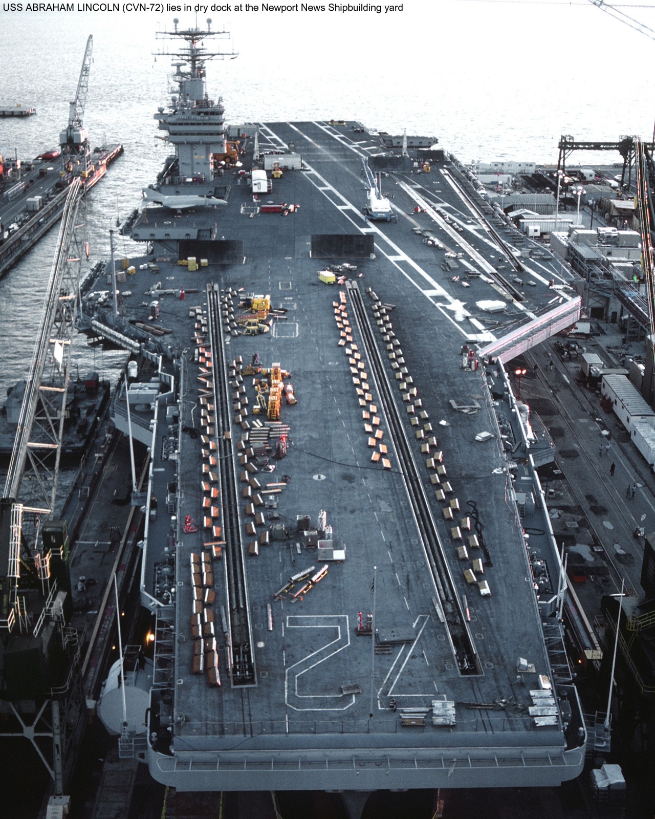  p> b>航空母舰 /b>,简称"航母",是一种以舰载机为主要作战武器的大型