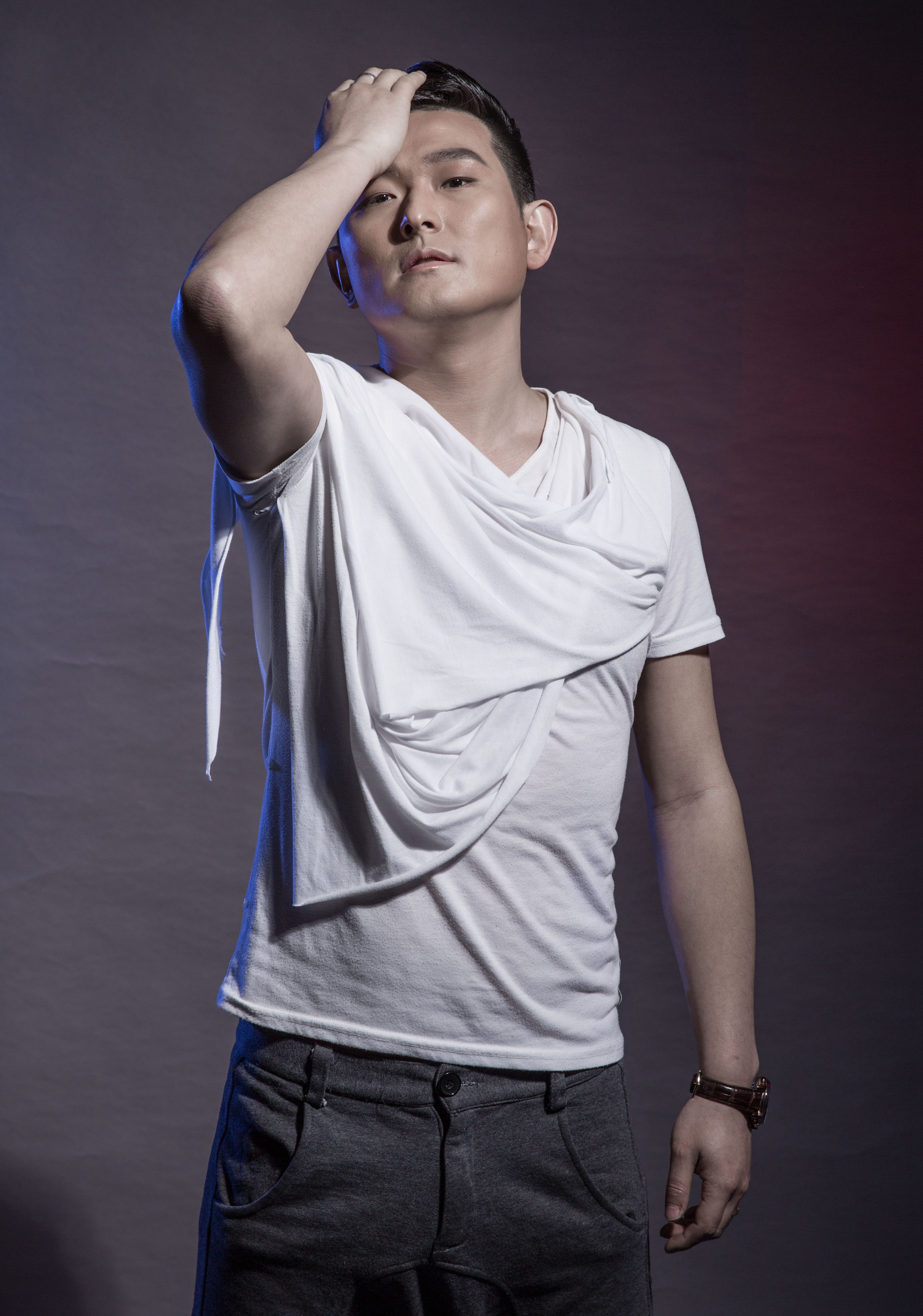  p>赵斌,华语男歌手自2004年步入歌坛,凭借英俊的外形和实力的唱功