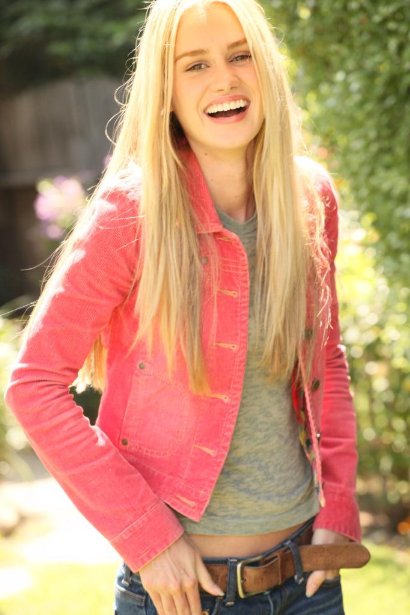  p>lexi johnson即莱克茜· 约翰逊,是一位演员,因《mandie and the