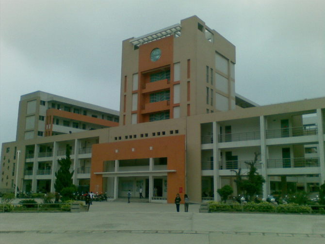  p>平潭县新世纪学校于二oo四年九月创办,集高中,初中,小学为一体的
