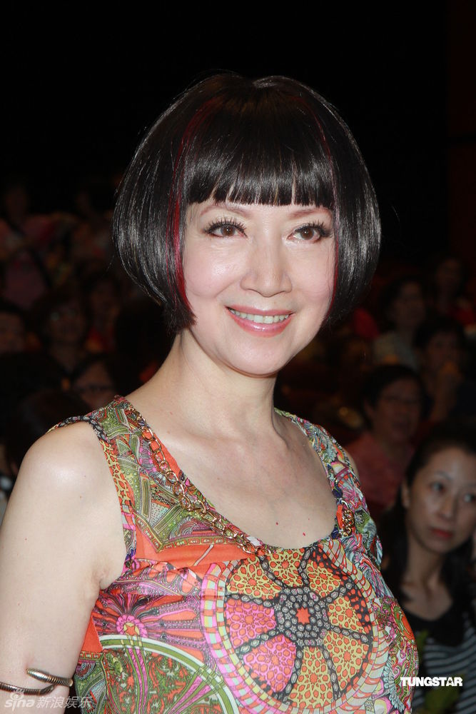  p>谢雪心,本名孔令馥.1953年11月1日出生,籍贯山东曲阜.