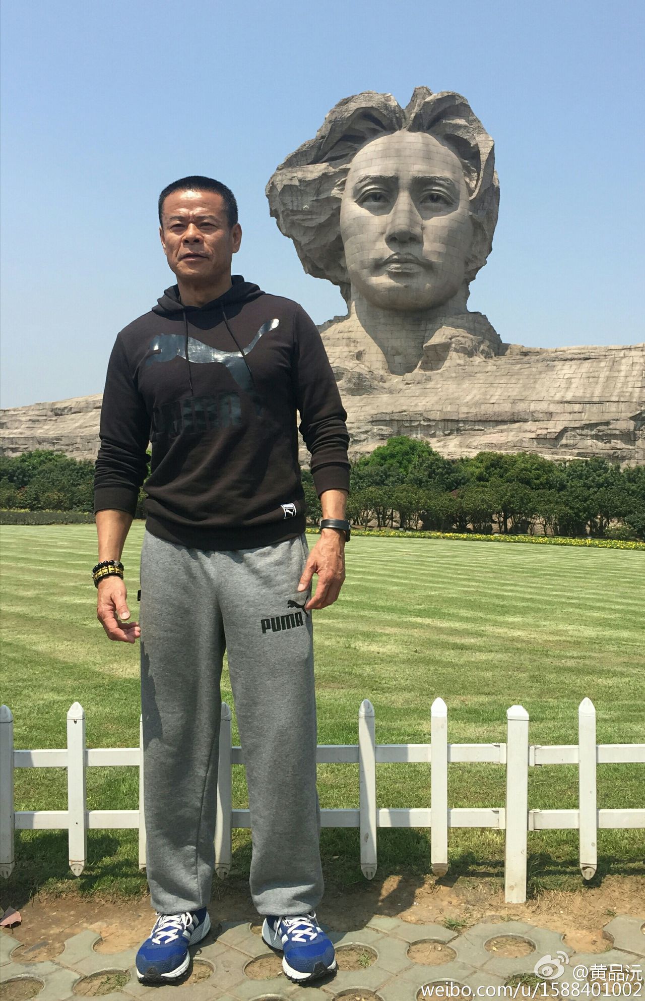  p>黄品沅,原名黄若萌,1964年出生于四川省乐山市,中国内地影视男演员