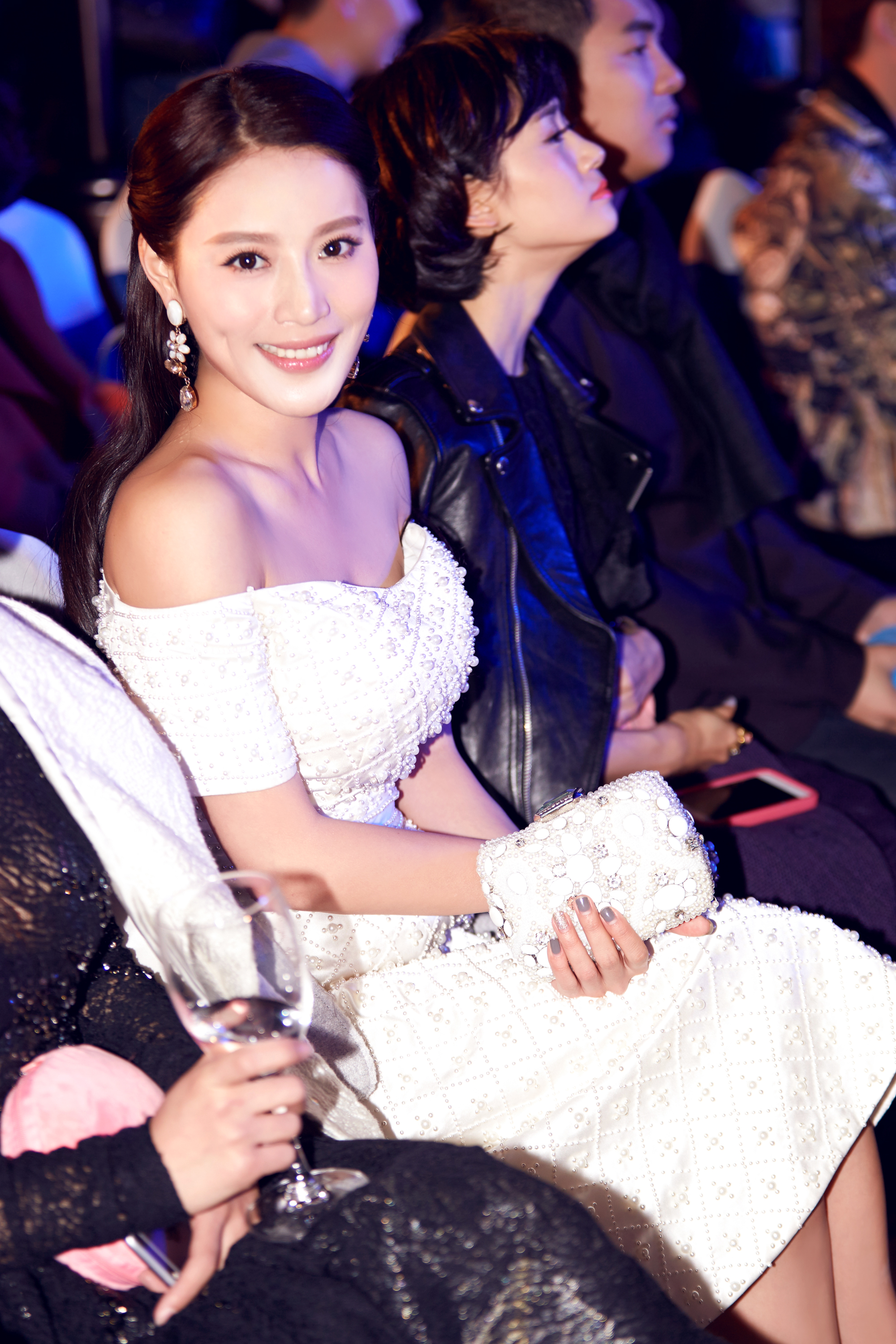  p>蔡蝶,1993年 sup data-ctrid="2ufp8f5jhuz">1 /sup>11月10日出生