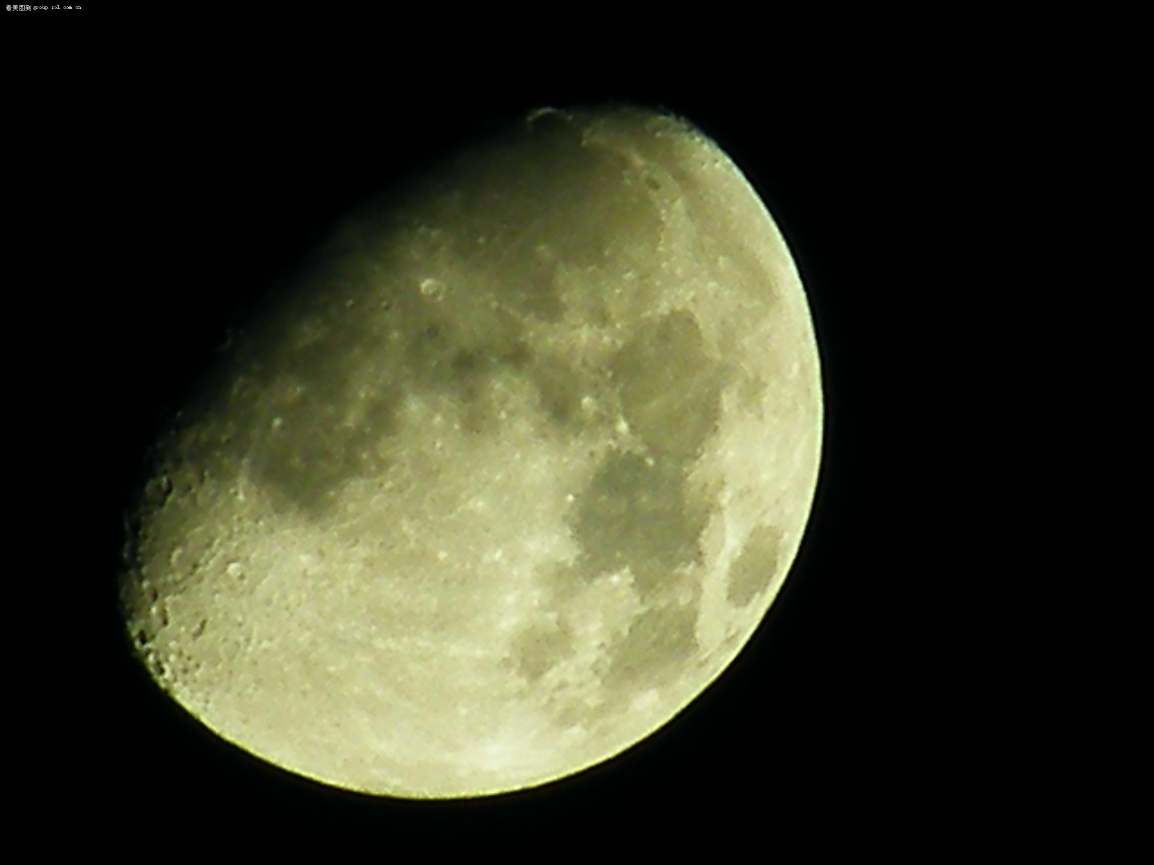  p>农历每月的初七或初八,在地球上看到月亮呈月牙形,其弧在右侧.