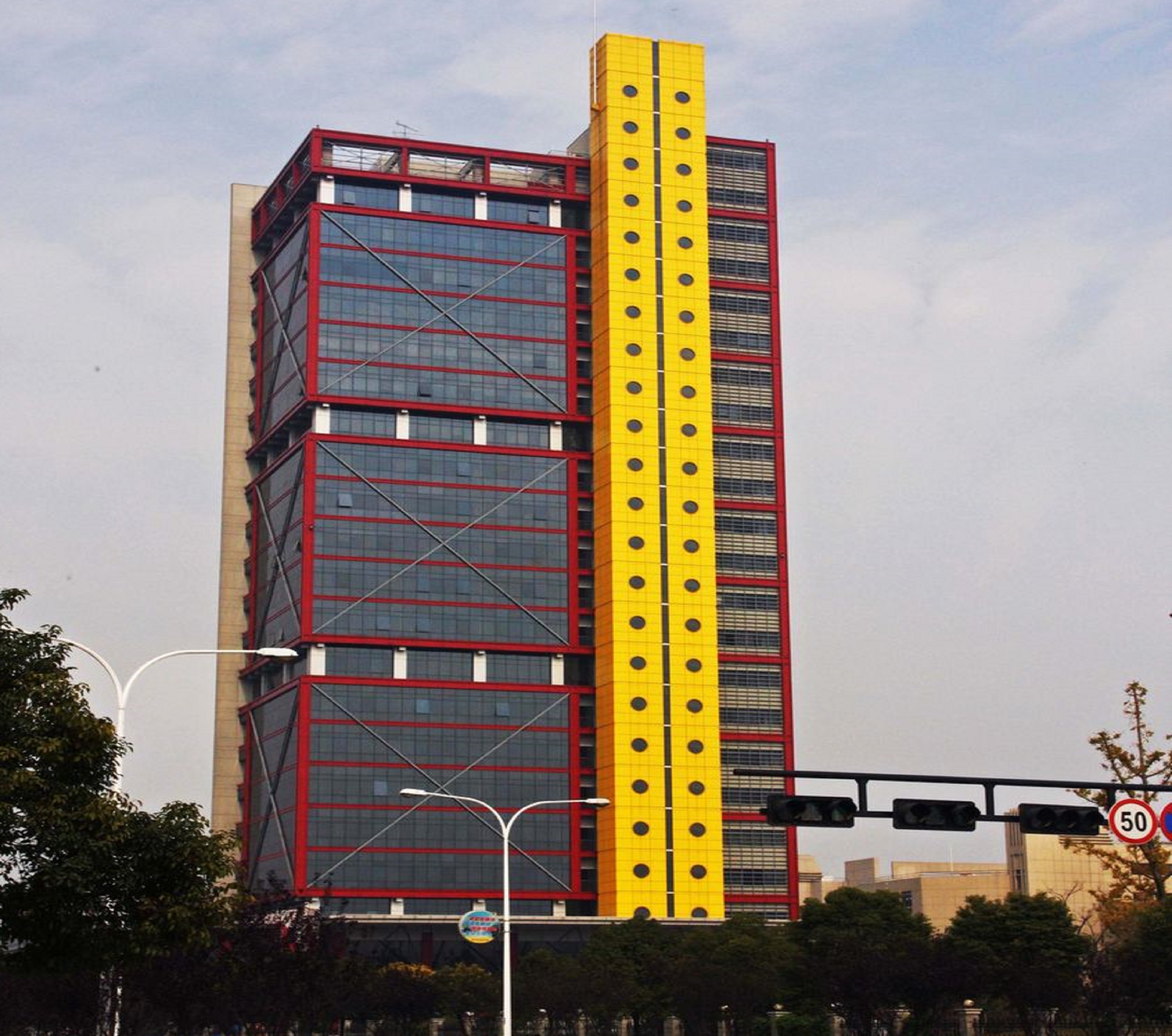  p>浙江传媒学院,简称"浙传",拥有杭州下沙和嘉兴桐乡两个校区,是 a