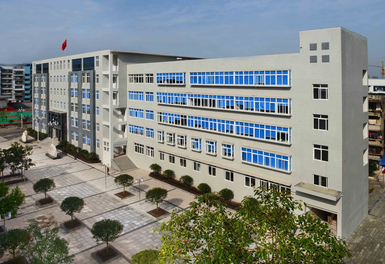  p>营山县第二中学( i>yingshan no.