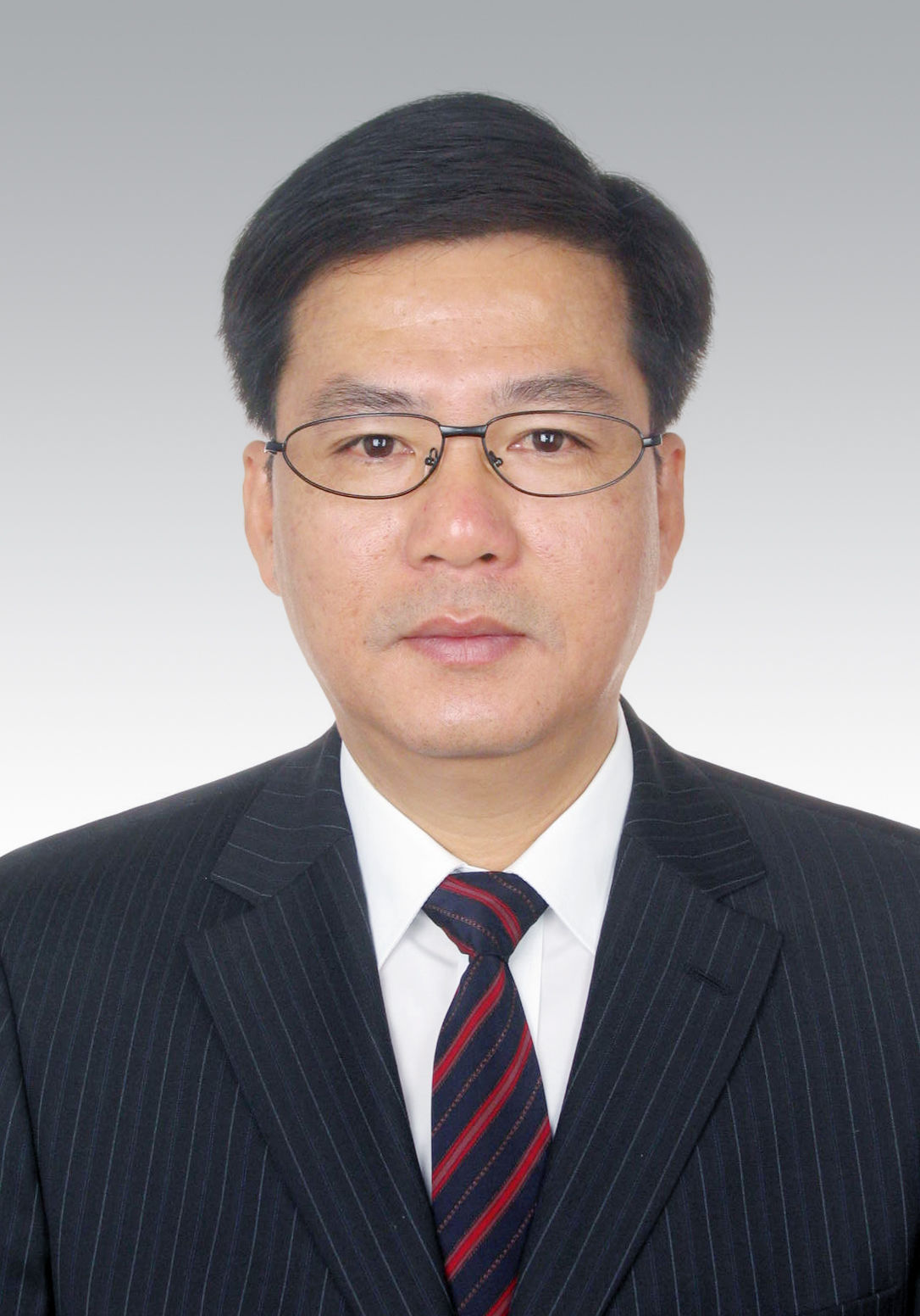  p data-id="gnb5g3kj25">陈伟群,男,汉族,丰泽区人,1961年11月出生