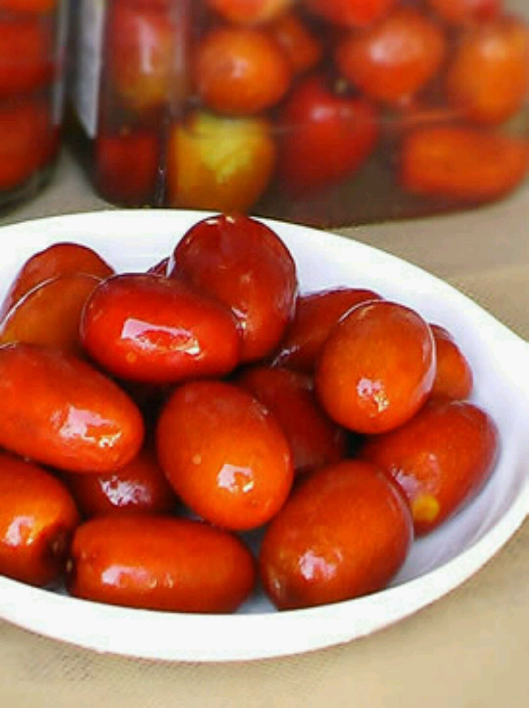  p>酒枣不仅保持了鲜枣的色形,而且枣香酒香相融,清醇芬芳,甘甜酥脆