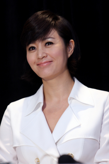  p>金惠秀(         ,kim hye soo),1970年9月5日出生于韩国釜山,毕业