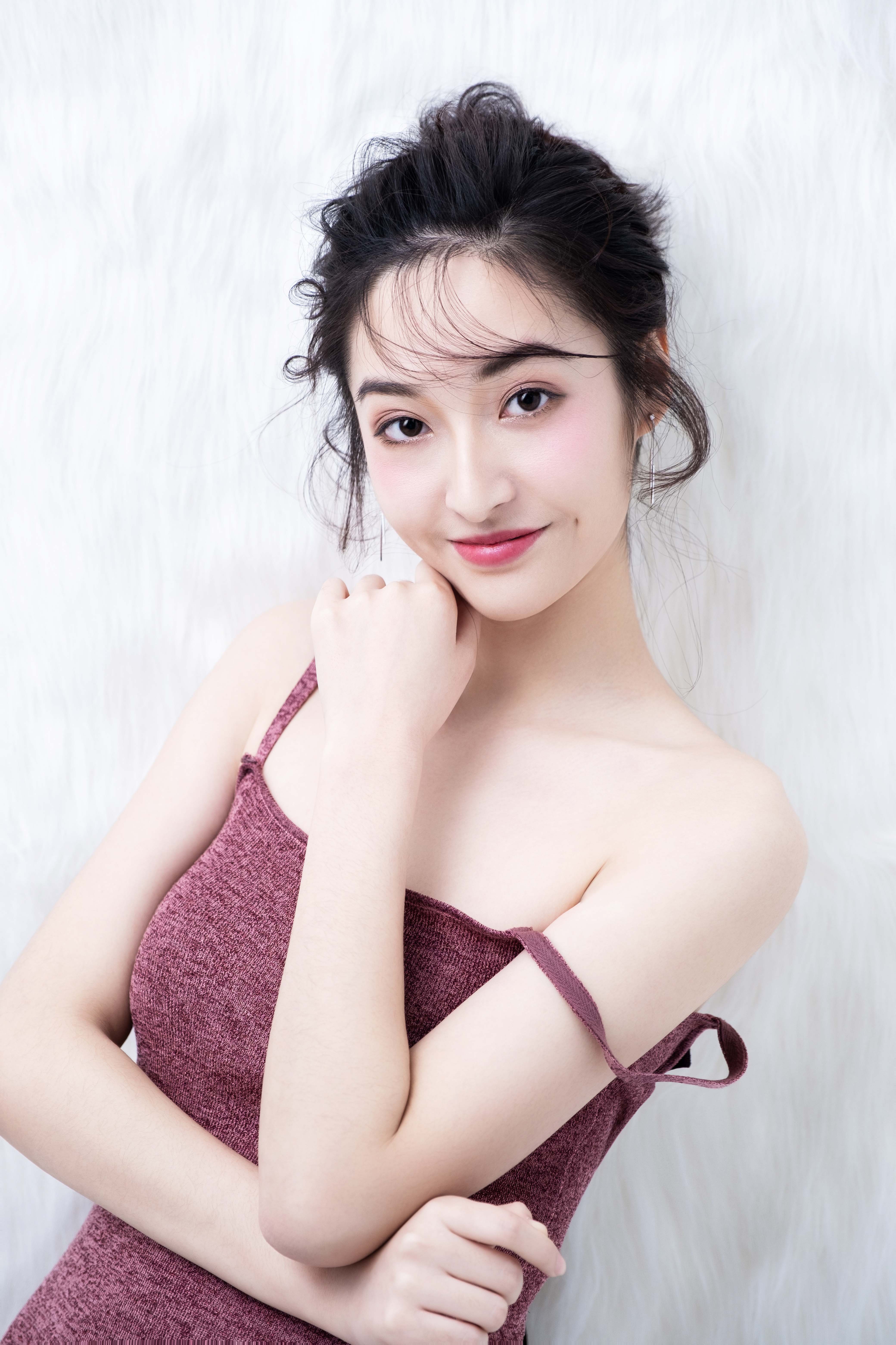 女,1997年出生,辽宁沈阳人,中国内地女演员,毕业于 a target="_blank"