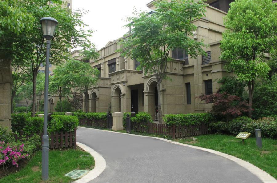  p data-id="gnhebr9i4v">绿地香颂别墅位于上海最南端的奉贤海湾旅游