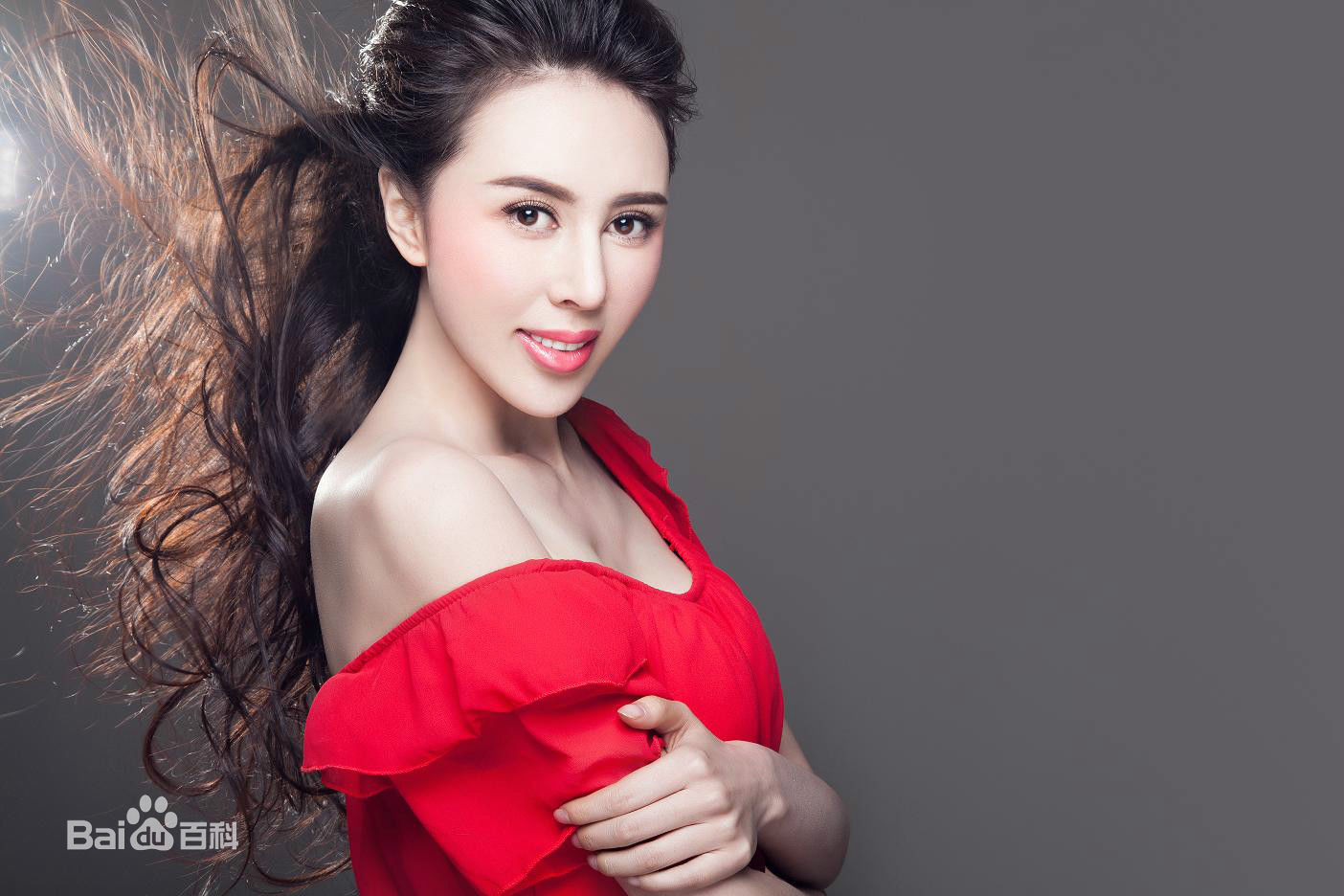  p>徐鸥仪( i>原名徐福晶 /i>),中国内地女演员,模特.