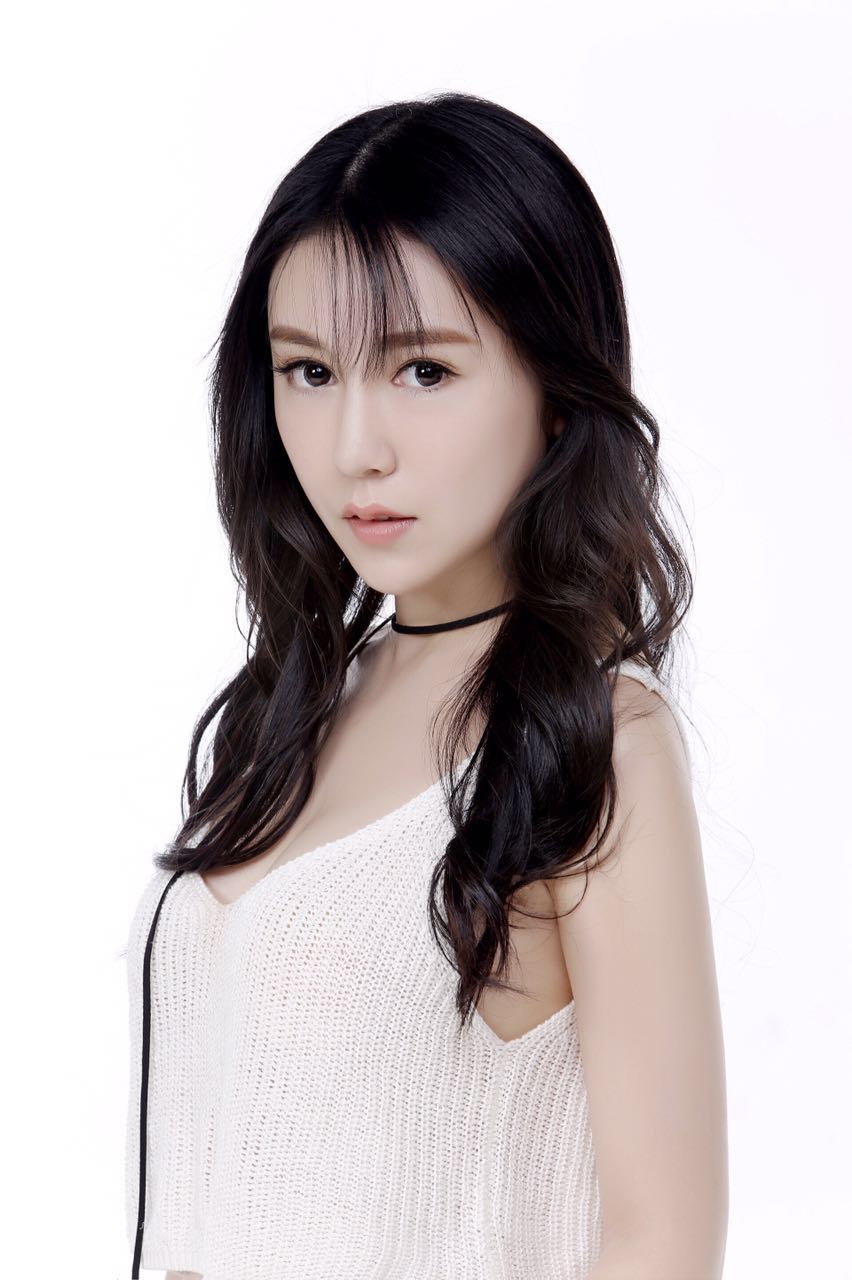  p data-id="go05x84ygm">刘冯合欢,1994年12月7日出生于中国 a