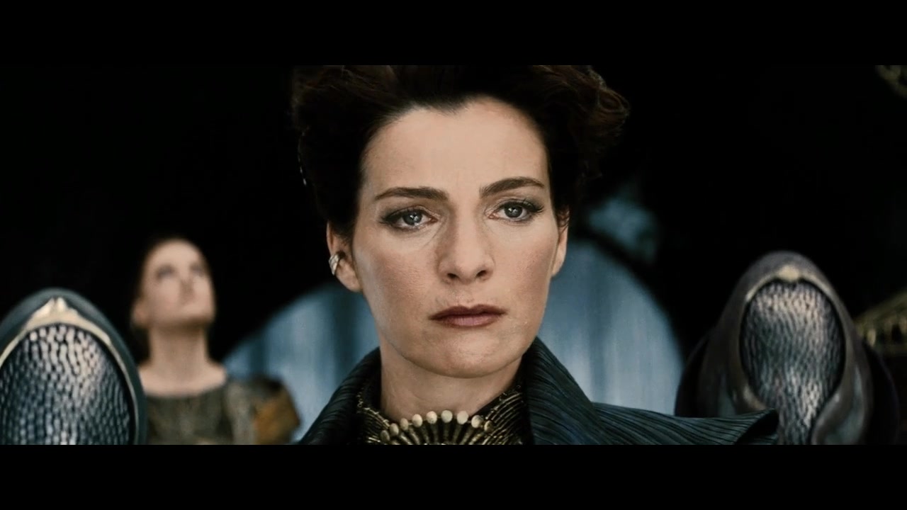 躯》是由美国华纳兄弟影片公司,美国传奇影业联合出品的科幻动作电影