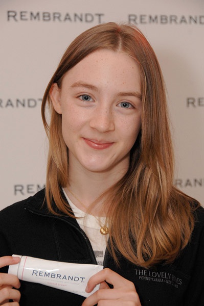 p>西尔莎·罗南(saoirse ronan),1994年4月12日出生于美国纽约