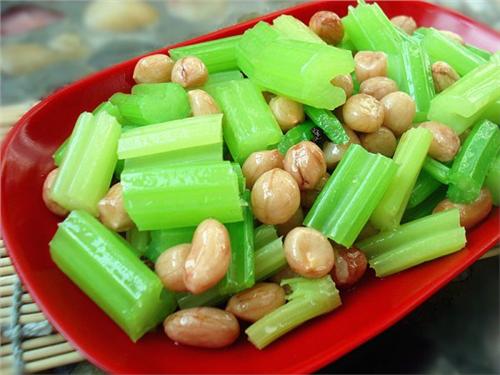 凉拌花生米芹菜