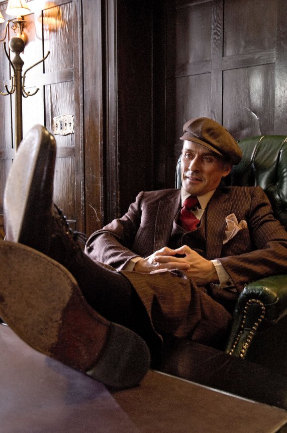  p>罗伯特·克耐普( i>robert knepper /i>),1959年7月8日生于俄亥俄